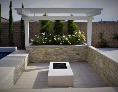 A fire pit in the middle of an outdoor patio area.